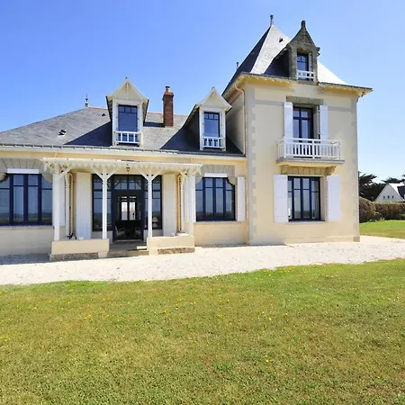 Sleeps 14 Pool Villa