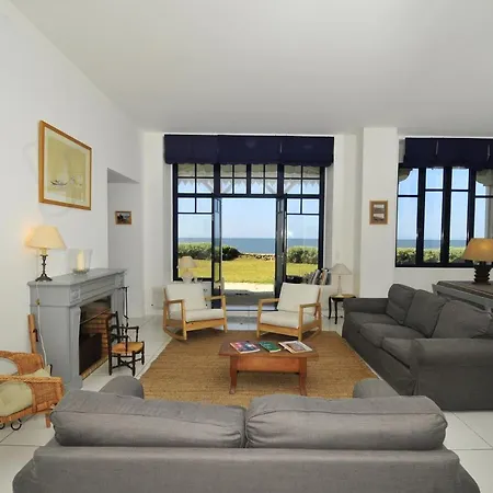 Sleeps 14 Pool Villa